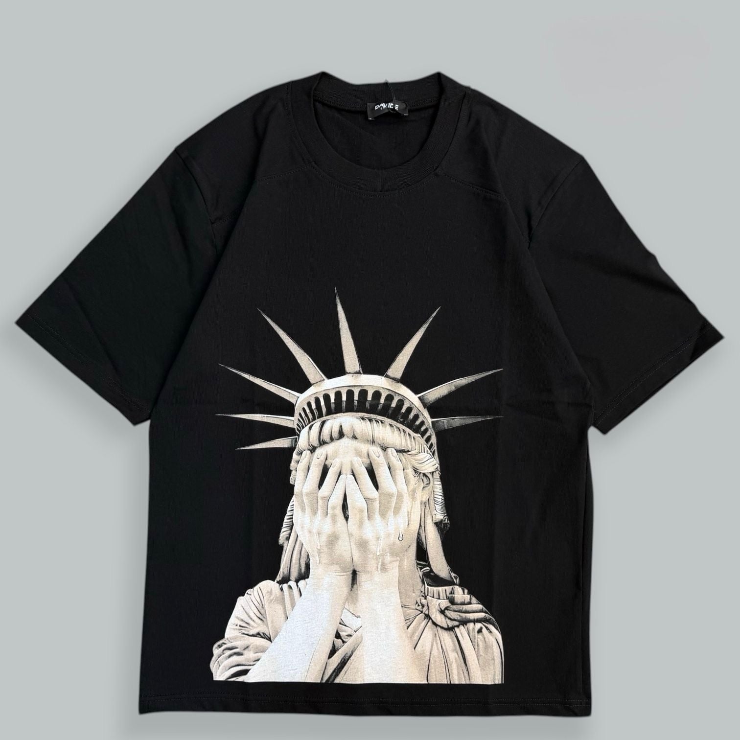 T-shirt statua