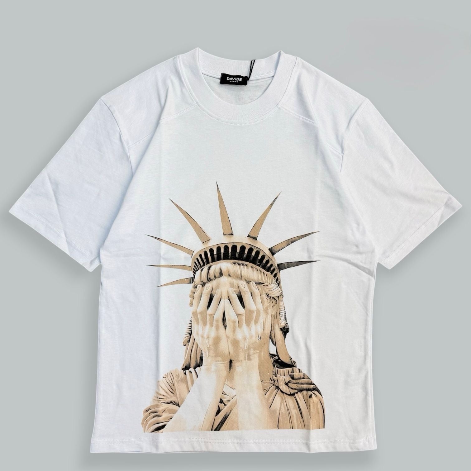 T-shirt statua