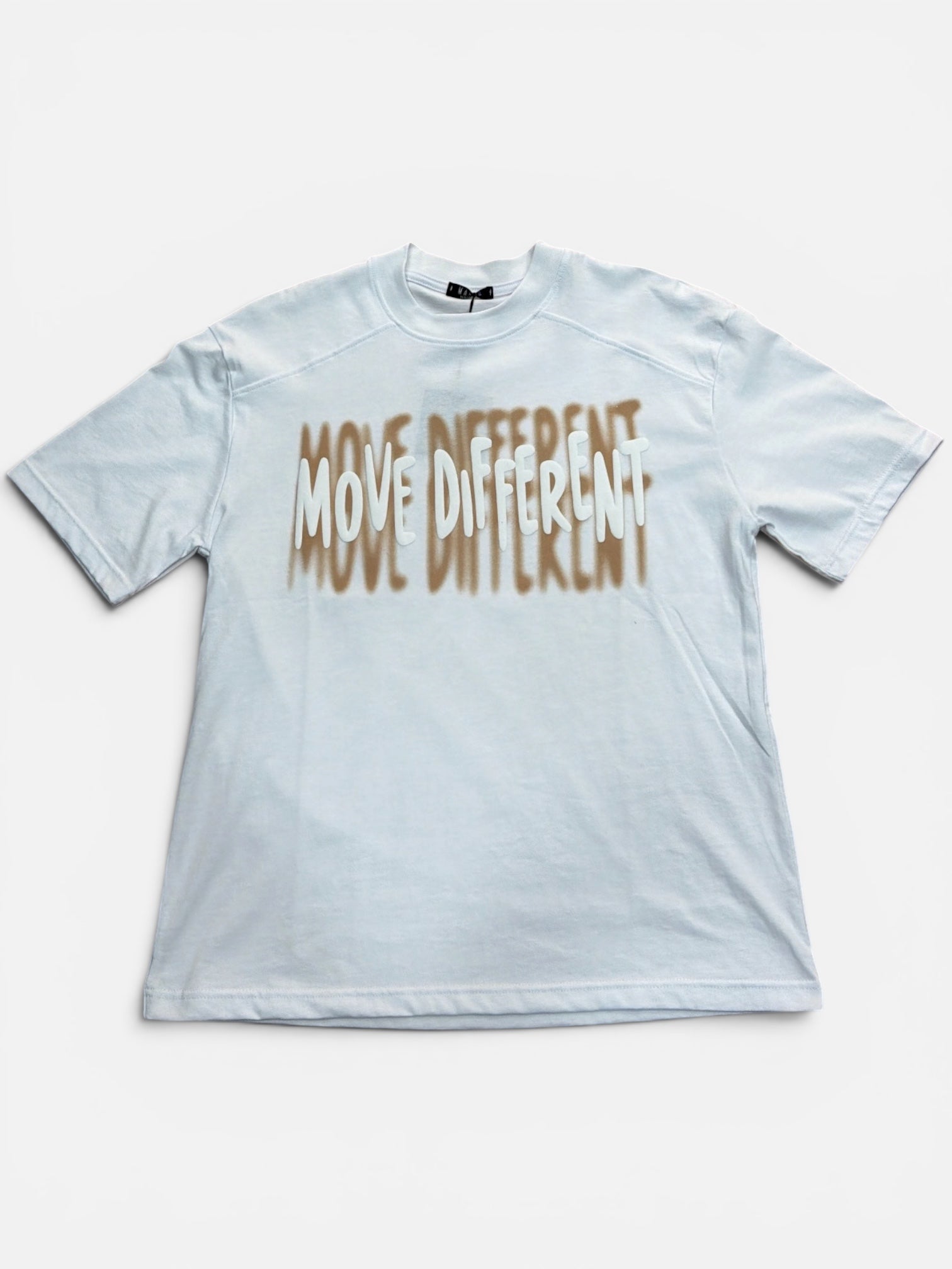 T-shirt move different